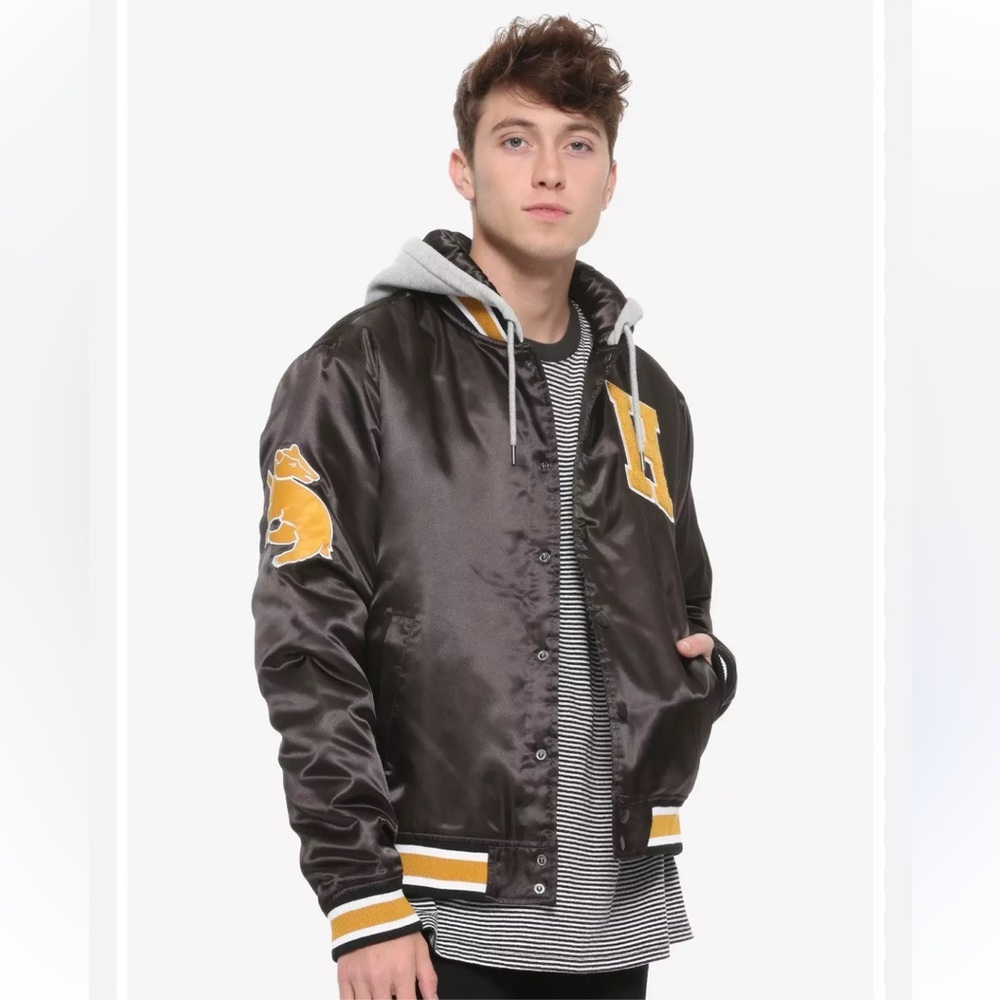 Harry Potter Hufflepuff Satin Varsity Coaches Jacket Black & Yellow SZ S
